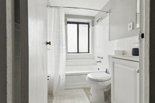 Ένα μπάνιο στο The Stetson 902 Cozy And Comfy Studio