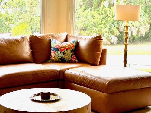 Posezení v ubytování Three Bedroom By Beach and Club Free Amenity Card 1827