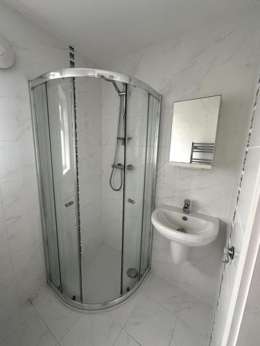 Un baño de Stylish beachfront penthouse