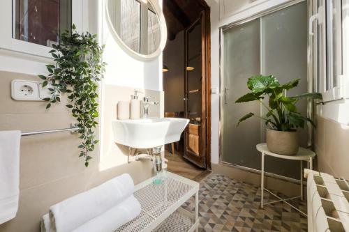Magalhaes · Trad flat in Poble Sec, near ramblas