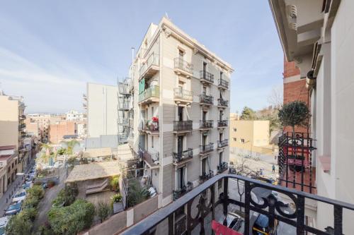 Magalhaes · Trad flat in Poble Sec, near ramblas