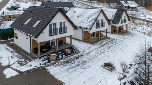 an aerial view of a house in the snow at Dom z Widokiem na Góry i Jacuzzi - "Domki na Słonecznym Wzgórzu" in Lądek-Zdrój