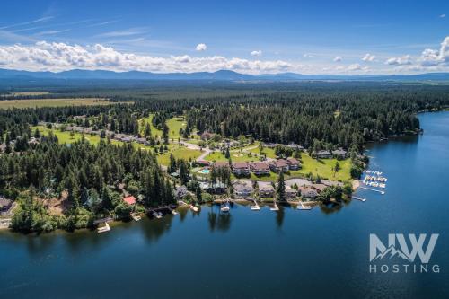 an aerial view of a resort on a lake at Twin Lakes Village 3-Story Townhouse Golf Views Steam Shower Wet Bar Game Room Pool in Rathdrum