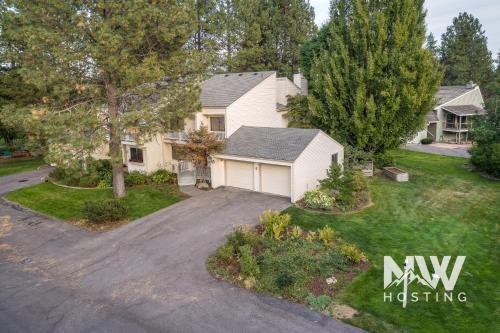 an aerial view of a house with a driveway at Twin Lakes Village 3-Story Townhouse Golf Views Steam Shower Wet Bar Game Room Pool in Rathdrum