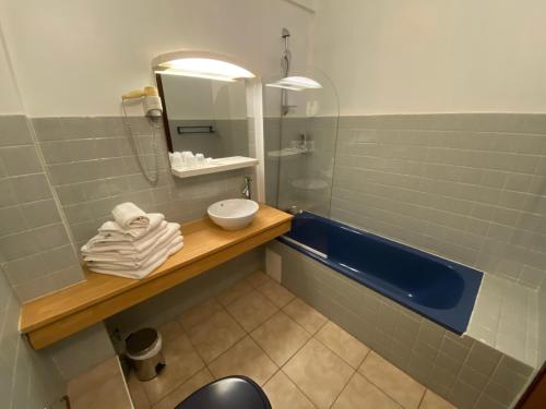 a bathroom with a sink and a mirror at Apparthotel Le Porto in Porto Ota
