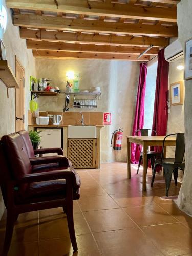 Charming Studio with Private Patio in Old Town