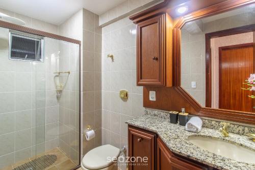 a bathroom with a shower and a sink and a toilet at Apto 3Q c/ varanda a 100m da Praia em BC EVZ0601 in Balneário Camboriú