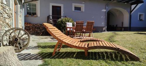a wooden bench in front of a house at Statek Kloubek in Chabičovice