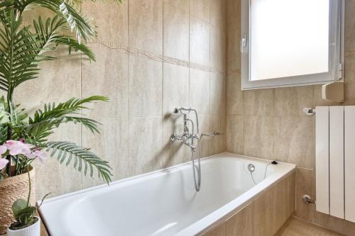 Ένα μπάνιο στο Casa Libra luxury villa sleeps six to 10