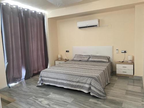 Postel nebo postele na pokoji v ubytování Atico con vistas en Granada Centro