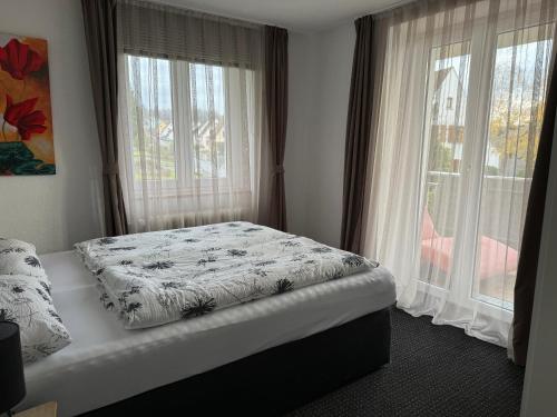 Postel nebo postele na pokoji v ubytování Ferienwohnung Rheinfelden (Beuggen)