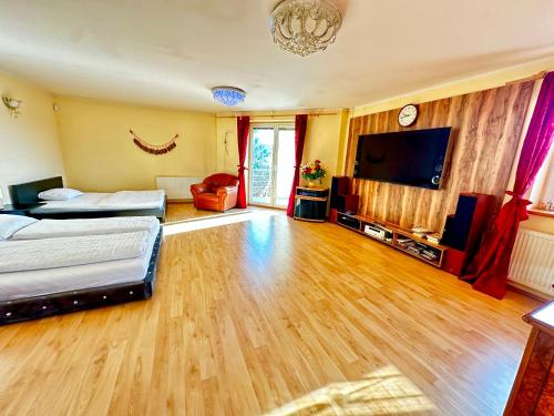 Gallery image of Cozy Villa in Šatalka