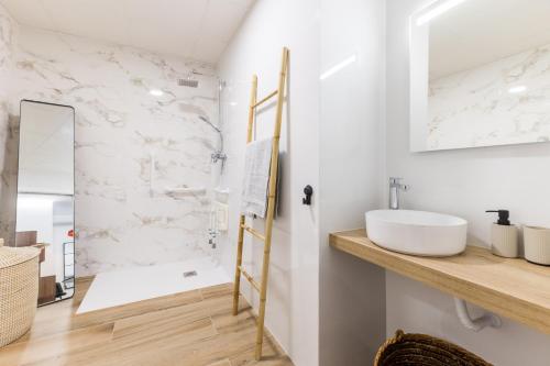 Moderno loft reformado, Smart TV, AC, Beach, 3Pax
