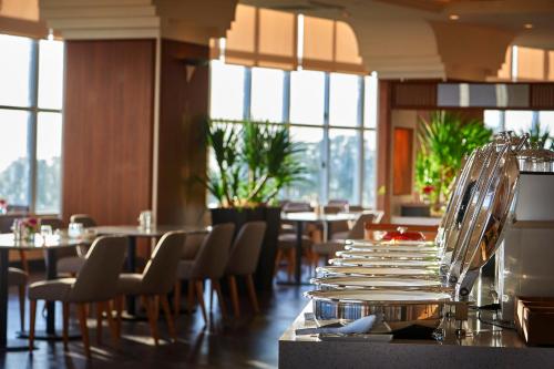 Εστιατόριο ή άλλο μέρος για φαγητό στο ANA Crowne Plaza Resort Okinawa Uruma Hills By IHG