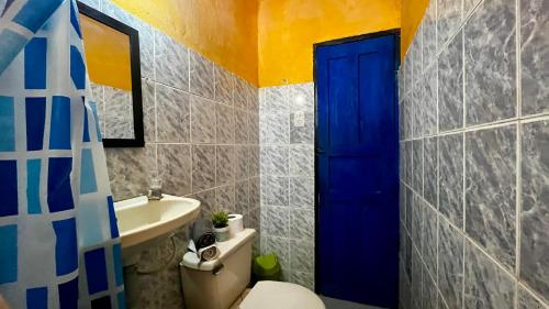 Koupelna v ubytování Habitación doble privada a 5 min del mar