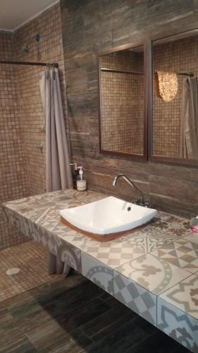 a bathroom with a tub and a sink at Sol de México Apartments in Isla Mujeres