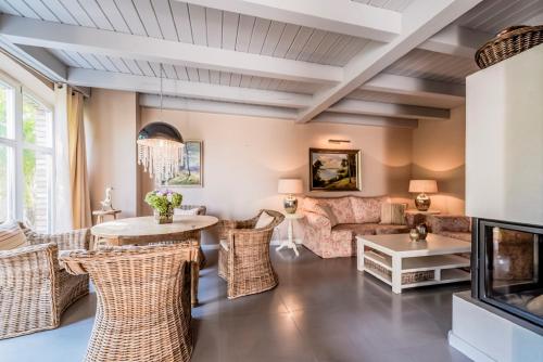 a living room with a couch and a table and chairs at Bauernkate Lilie in Liepe in Rankwitz