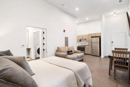 Η κουζίνα ή μικρή κουζίνα στο Grand Suite Pinnacle Brownstones