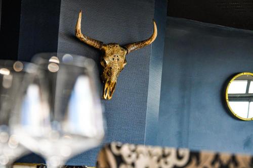 a head of a deer with horns hanging on a wall at Arts et Millésimes in Essoyes