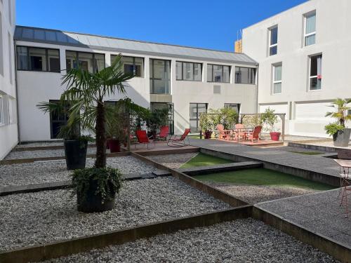 Κήπος έξω από το Apartment T1 Urbain Élégant in Idron