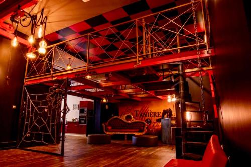 Love Room SPA JACUZZI SAUNA et DONJON - Tanière Dé-Plaisirs