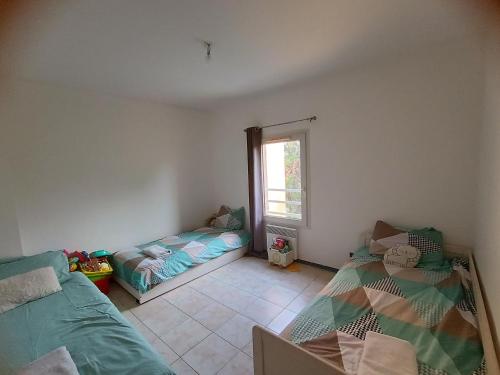 a room with two beds and a window at Villa Mont D'Or in Manosque