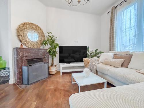 Et tv og/eller underholdning på Maison Cosy Jardin & Terrasse