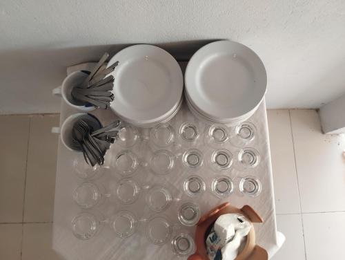 a group of plates and bowls on a table at Ecovila Sertão in Petrolândia
