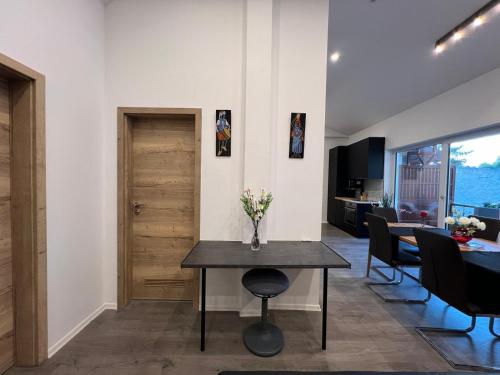 a living room with a table with a vase of flowers on it at VipStay - Stilvoll und geräumige Apartments mit Terasse oder Balkon, Küche, kostenloses Parken, WLAN, Smart Tv in Wiesloch