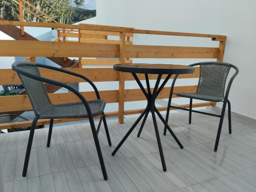 a black table and two chairs on a balcony at Casa Lana in San Juan del Reparo