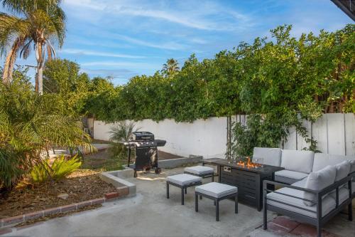 Zahrada ubytování Sunny SoCal Escape 3BR 2BA Bright home with pool