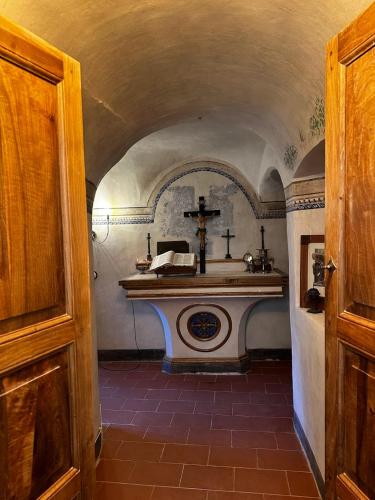 a room with a altar with a cross on it at Palazzo D'Alessandro Wunderkammer & Suites B&B di charme in Caporciano