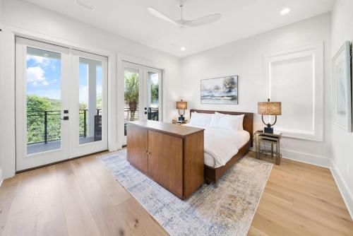 Voodi või voodid majutusasutuse Big Beach Watch near beach private pool sleeps 21 toas