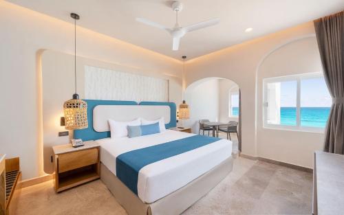 Postel nebo postele na pokoji v ubytování GR Solaris Caribe - All Inclusive