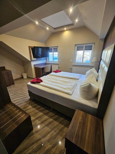 a bedroom with a large bed in a room at Hotel City Faber in Worms