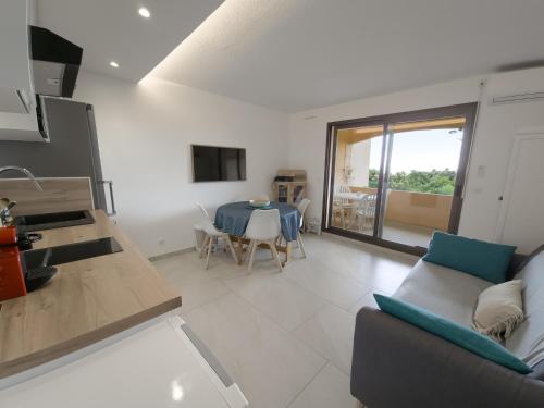 Superb renovated T2 beach 200m sea view terrace