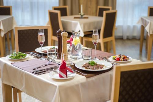 Restaurant o iba pang lugar na makakainan sa Wellness Hotel Hluboký Dvůr