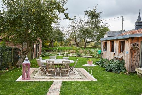 Κήπος έξω από το Gite de l'abreuvoir N 2 pour 8 personnes