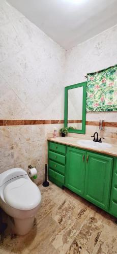 Un baño de 9th hole Villa