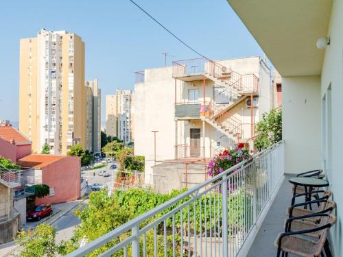 Apartment Marko ST - Three Bedroom Apartment with Balcony and Garden View
