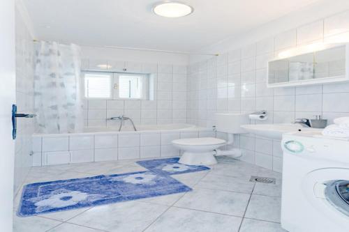 Apartment Marko ST - Three Bedroom Apartment with Balcony and Garden View