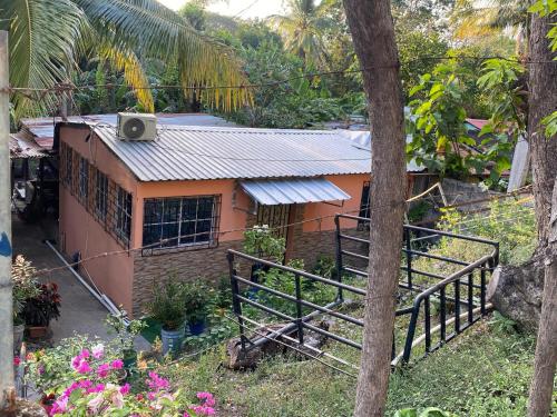 a small house with a speaker on top of it at Aguiñada's House in El Rosario