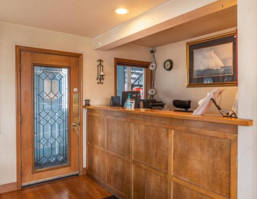 a bar with a stained glass window in a room at Water Front Inn in Port Townsend