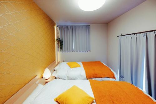 Un ou plusieurs lits dans un hébergement de l'établissement ZEN Kokufudai, 30 minutes to Disneyland , 4-minute walk from the nearest station ,Entire building!5 bedrooms, maximum 10 guests