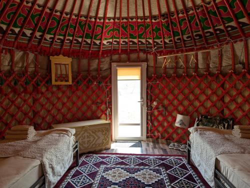 Postel nebo postele na pokoji v ubytování “Achik Tash” camp at the foot of Lenin Peak (7134 m)