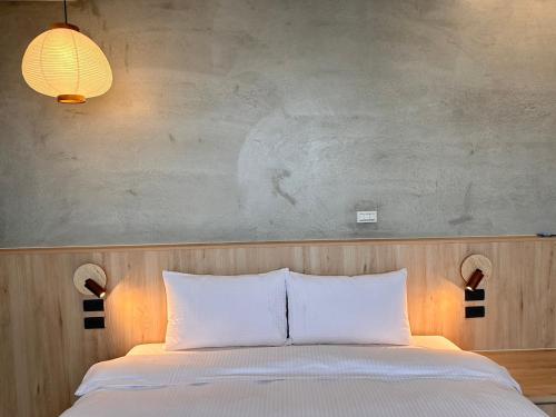 a bedroom with a bed with a white bedspread at 某個民宿 in Magong