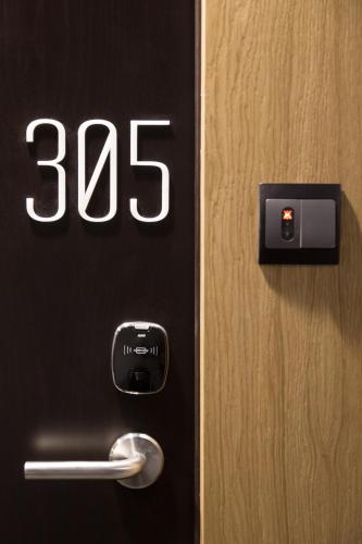  Nova Hotel Yerevan -  Room  picture :    Tea/Coffee maker    Minibar    Shower                            