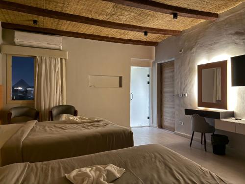 Postel nebo postele na pokoji v ubytování NUT Pyramids Hotel
