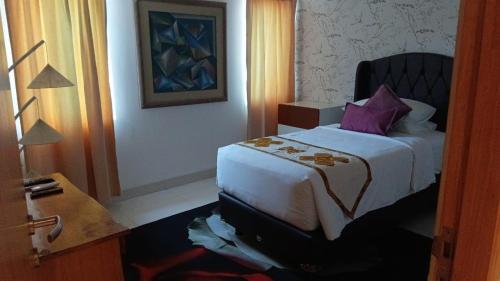 Postel nebo postele na pokoji v ubytování Kupu Kupu Jimbaran Beach Hotel & Spa by L’Occitane