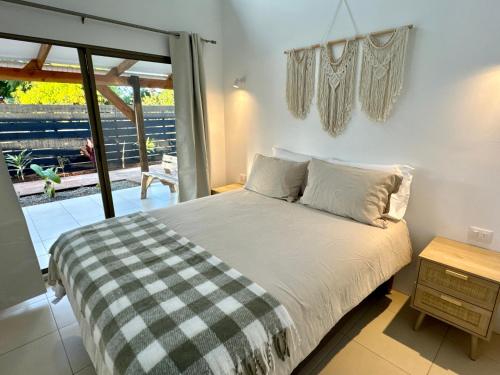 Ένα ή περισσότερα κρεβάτια σε δωμάτιο στο Makihi Suites